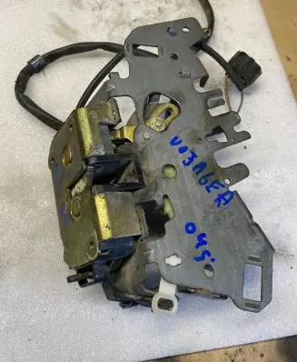 Chrysler Voyager Sliding door lock 