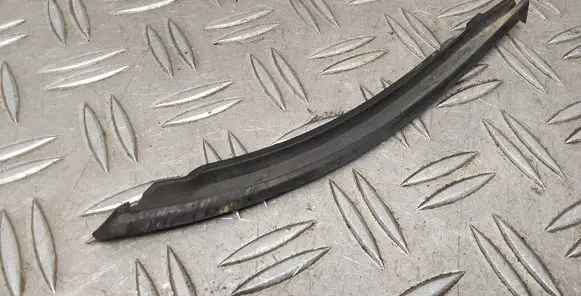 Lexus SC 430 Fender end trim 