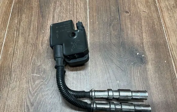 Mercedes-Benz SL R129 High voltage ignition coil A0001587303