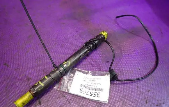 Audi A6 S6 C5 4B Fuel injector 