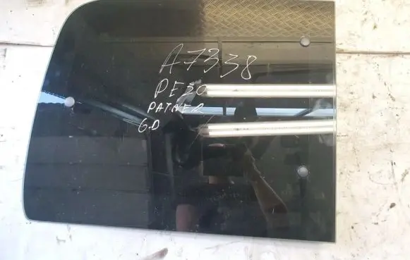 Peugeot Partner Rear side window