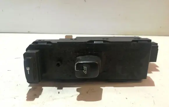 Volvo V70 Electric window control switch 30739980