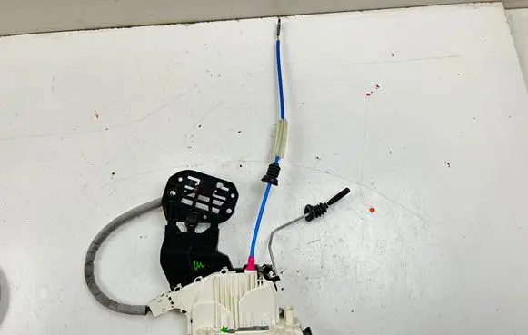 Mercedes-Benz CLA C117 X117 W117 Rear door lock A2040085999