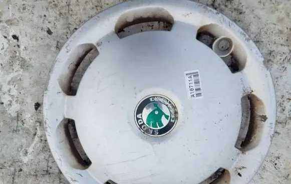 Skoda Octavia Mk1 (1U) R15 wheel hub/cap/trim 1u0601147 107.002