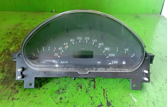 Mercedes-Benz Vaneo W414 Speedometer (instrument cluster) 09052680091