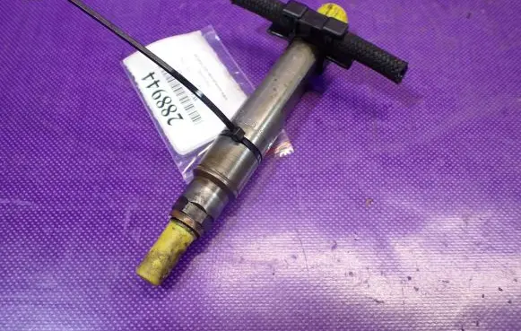 Volvo S40, V40 Fuel injector 7700875036