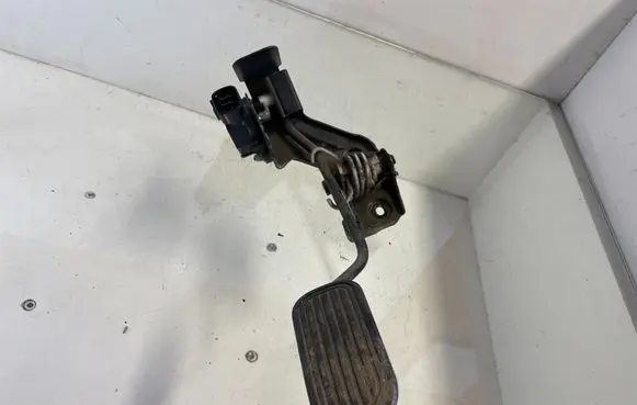 Toyota Avensis Verso Accelerator throttle pedal 8928147010 1983003010 10609