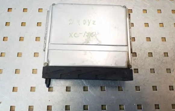 Volvo XC70 Engine control unit/module 0281011441 1039S04101 30646978A