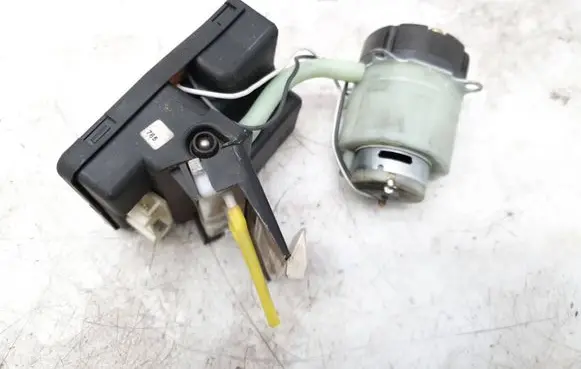 Mercedes-Benz A W168 Central locking vacuum pump 1688000148