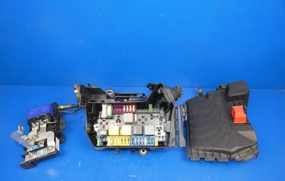 Mercedes-Benz B W246 W242 Fuse box set A2465400024