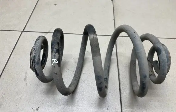 Volkswagen PASSAT B5 Rear coil spring