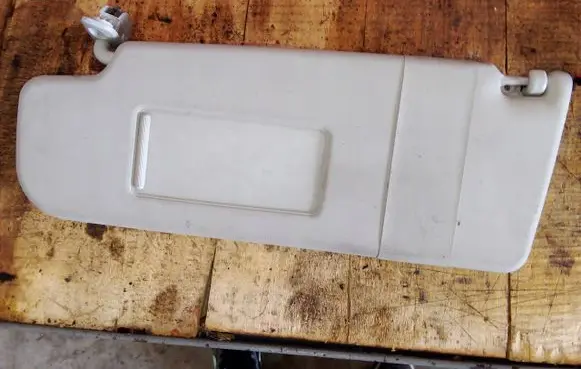 Volkswagen Golf V Sun visor