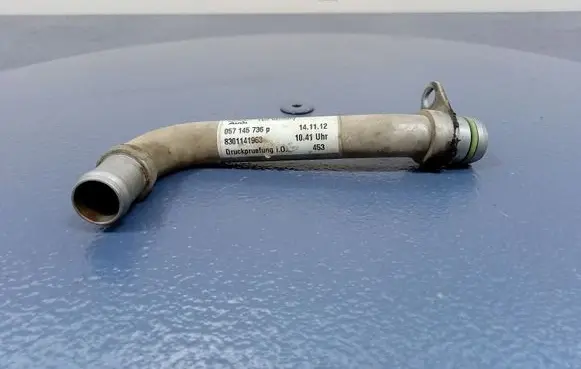 Porsche Cayenne (92A) Turbo turbocharger oiling pipe/hose 057145736P
