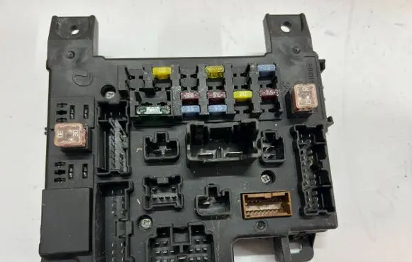 Mitsubishi Outlander Fuse module 8637A319
