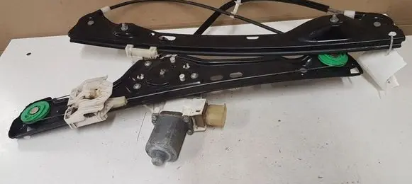 BMW 1 E81 E87 Front door window regulator with motor 7060266S 7140588E