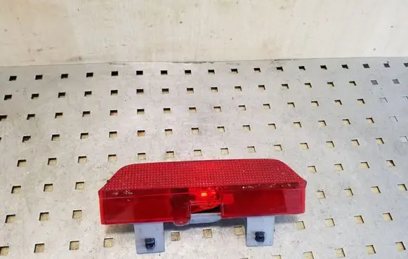 Third/center stoplight