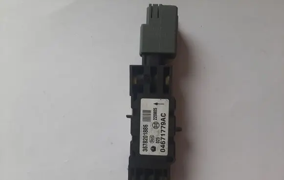 Jeep Grand Cherokee (WK) Airbag deployment crash/impact sensor 04671779AC 3678201886