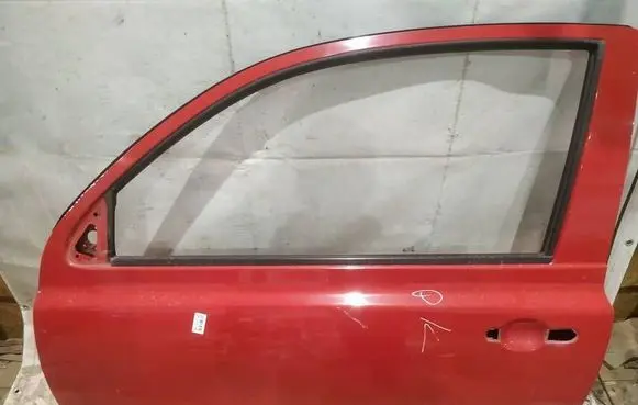 Nissan Micra Front door RAUDONOS