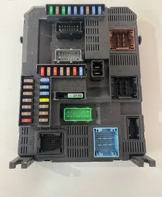 Peugeot 2008 I Fuse module 9807532080