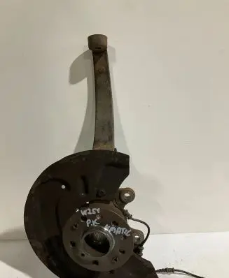 Mercedes-Benz R W251 Front wheel hub