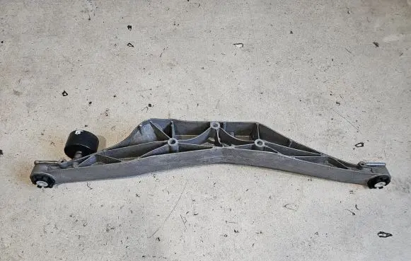 Mini Clubman F54 Rear differential/diff mount bracket 6852896