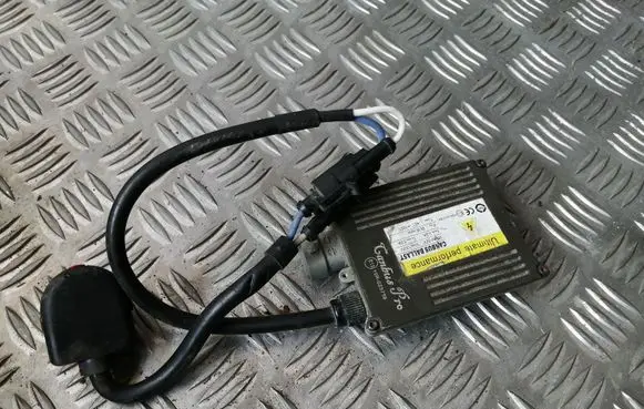 Volkswagen PASSAT B6 Headlight ballast module Xenon 10R023769