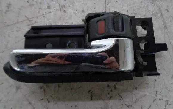 Toyota Avensis Verso Rear door interior handle 