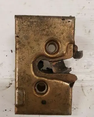 Volkswagen Caddy Front door lock 171837015F