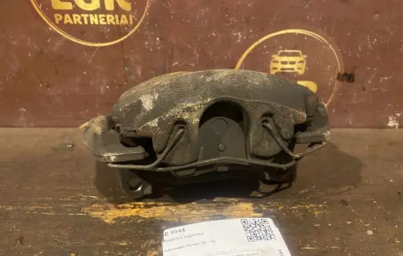 Volkswagen Touran I Front brake caliper
