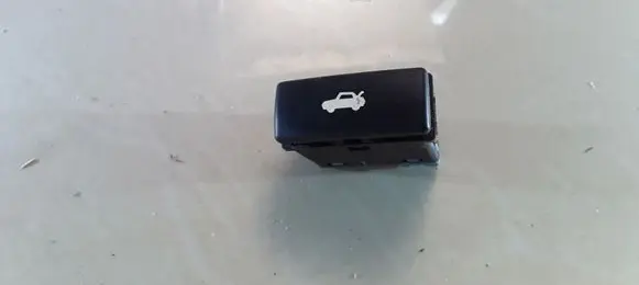 Tailgate opening switch