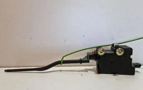 BMW 1 E81 E87 Fuel tank cap lock 67116924684