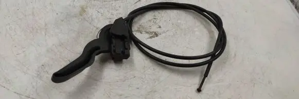 Opel Meriva A Engine bonnet (hood) release handle 13128233