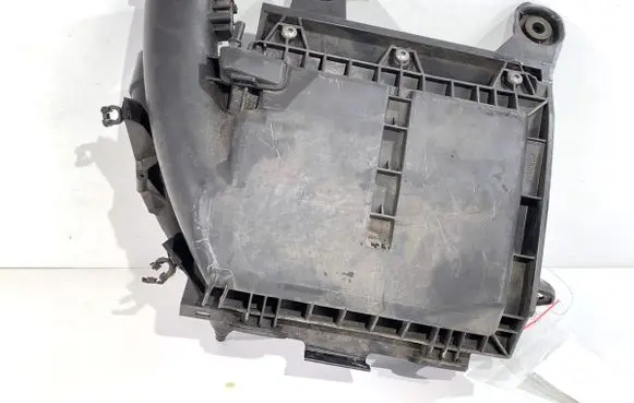 Peugeot 308 SW Air filter box 9806561080