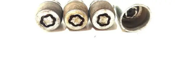 Mazda CX-7 Anti-theft wheel nuts and lock 