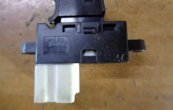 Subaru Legacy Electric window control switch