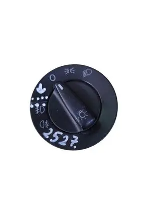 Volkswagen Golf IV Light switch 1C0941531A
