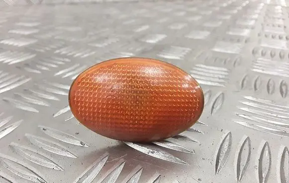 Front fender indicator light