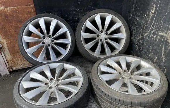 Tesla Model S R21 alloy rim 101733700A