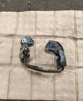 Fiat 500E A/C compressor mount bracket 
