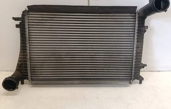 Volkswagen PASSAT B6 Intercooler radiator L3650000 3C0145803E