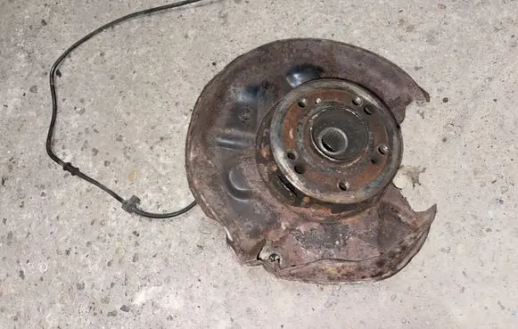 Mercedes-Benz E W210 Rear wheel hub spindle/knuckle 