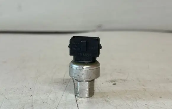 Volvo V70 Air conditioning (A/C) pressure sensor 31292004