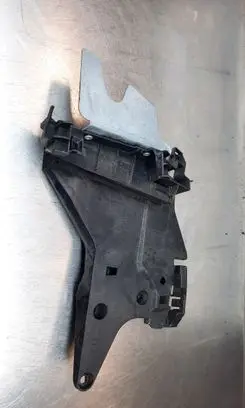Volvo V70 Fender mounting bracket 08663908
