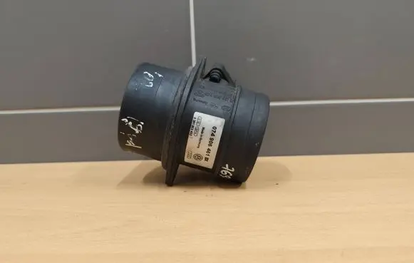 Volkswagen PASSAT B6 Mass air flow meter 0281002461 074906461B