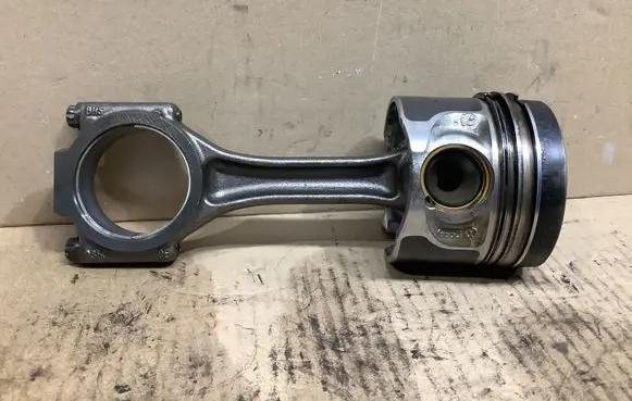 Audi A4 S4 B8 8K Piston with connecting rod 