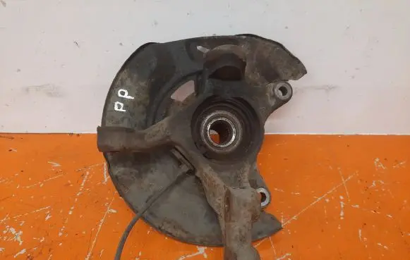Toyota Yaris Front wheel hub spindle knuckle