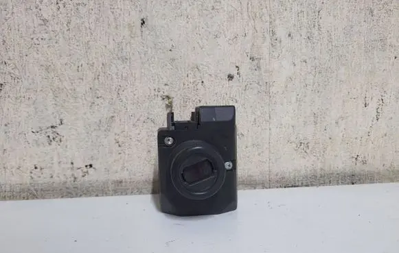Mercedes-Benz CLK A208 C208 Ignition lock 2105450008