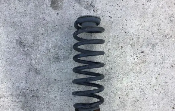 Jeep Cherokee Rear coil spring OEM