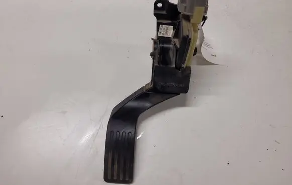 Ford Focus Accelerator throttle pedal 2M519F836AC