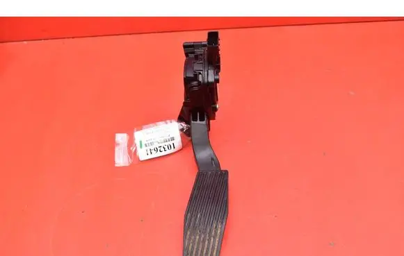 Opel Astra J Accelerator throttle pedal 13252702EA